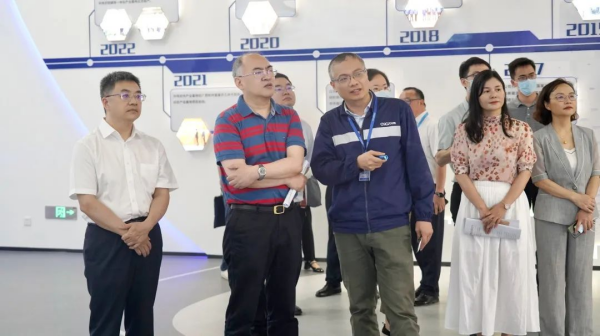国家发展改革委外资司司长郑持平一行莅临球盟会钦州产业基地调研