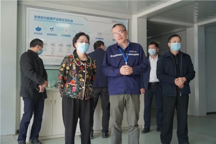 广西自治区政协副主席磨长英带队来到球盟会钦州产业基地调研