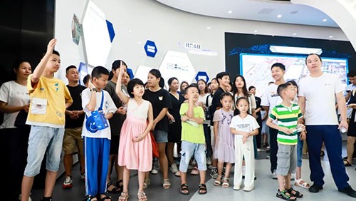 新能源探索之旅 | 球盟会铜仁（上市主体）产业基地科技馆迎来100余名中小学生参观